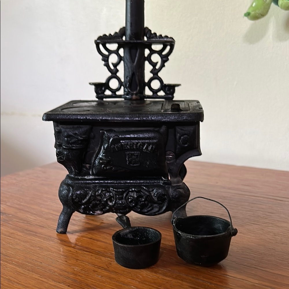 Vintage Black Cast Iron Miniature Stove Set